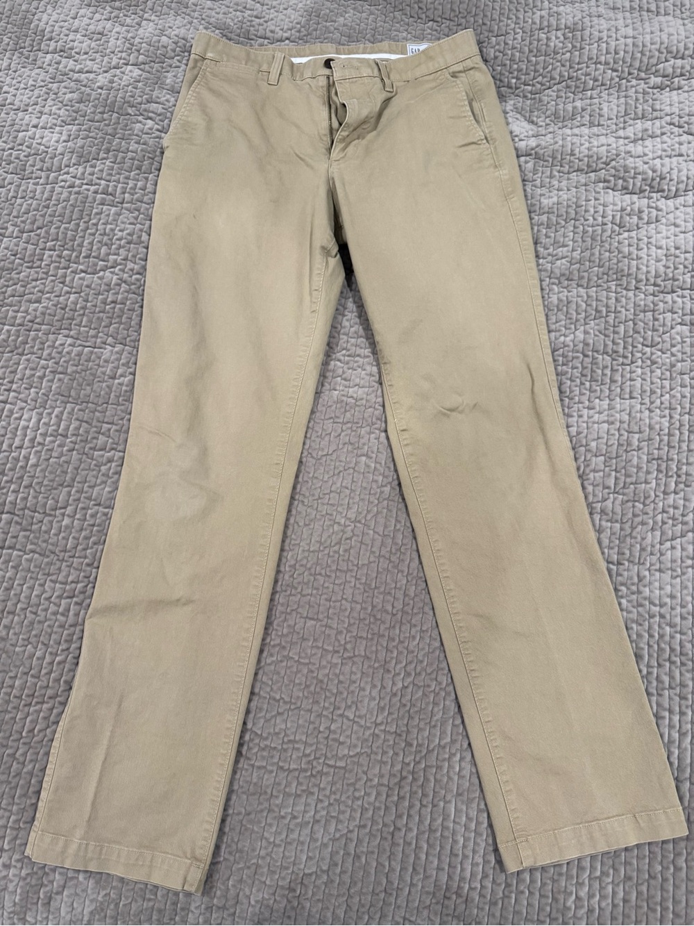 GAP Men's Straight Chinos in Khaki Tan